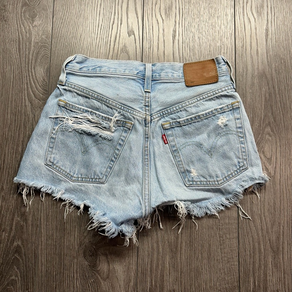 Levis 501 Womens Size 24 Distressed High Rise Denim Shorts Light Wash W24